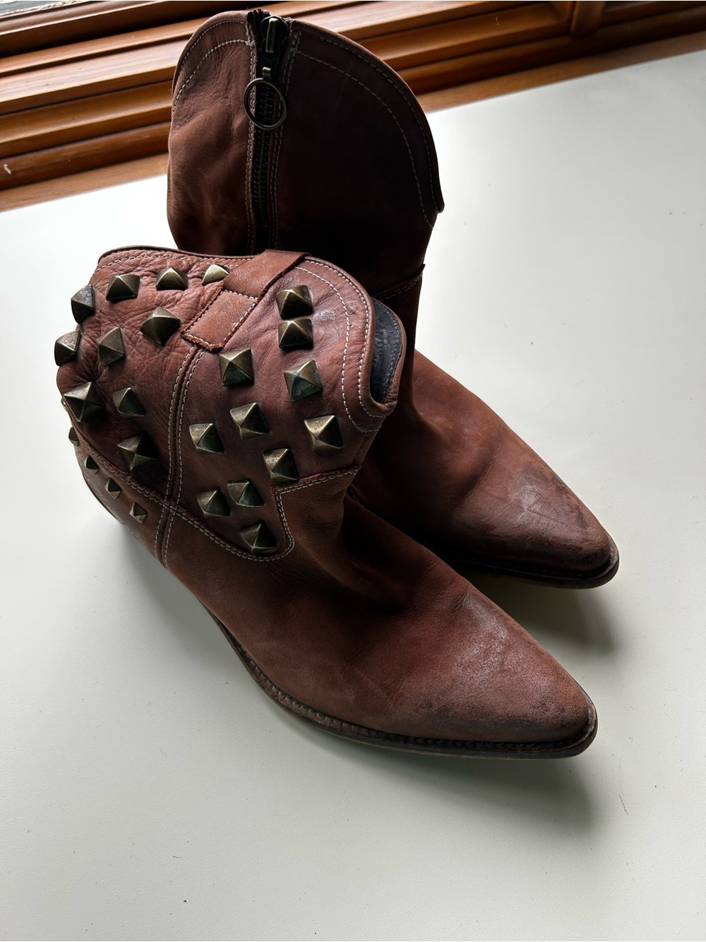 Western studded by